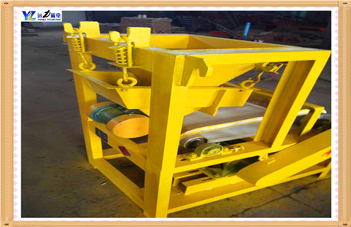 2.c7网页版-c7(中国)的矿用小型输送带磁选机的优势  　　潍坊c7网页版-c7(中国)磁电专业生产各种型号的磁选机,矿用小型带式磁选机的需求量还是比较大的,设备轻便.简易,便于安装和存放,得到了很多中小企业的青睐的赞赏.