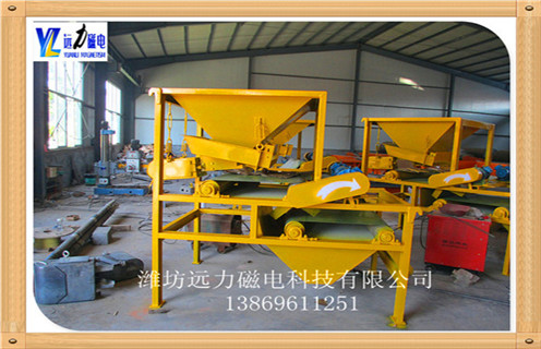 2.关于干式磁选机内部的杂物和润滑作用,设备主要是选铁工作,要定期的对设备内清理,如果发现底部有掉落的杂物料,要及时的清理,而且对轴承之间要及时的清楚杂物然后做好润滑作用,防止对其的损坏.  　　3.关于干式磁选机发热的情况,常见发热是电机的发热,或者是物料的处理方法不对,如果有此情况要及时的检查线路问题,看电压是否稳定,线路是否正常,如果有老化要更换,夏天是最容易发热的,对设备要做好避暑工作.  　　4.干式磁选机工作时产生强大的磁场,使其中杂铁会以极快的速度冲击本体,为保证冲击力不致对干式磁选机造成影响,安装有专利技术弹性悬吊装置,用于吸收冲击能量,c7网页版-c7(中国)干式磁选机有效保护长期稳定的工作.